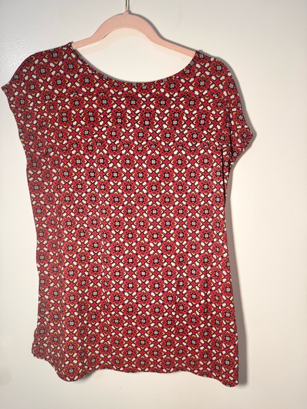 Dana Buchman Red and Cream Short-Sleeve Geometric Top